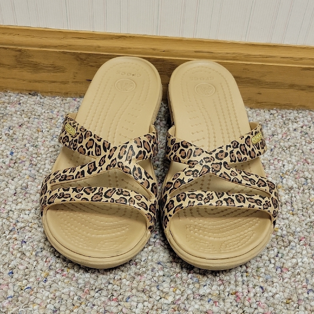 Crocs Patricia 2 Women's Wedge Leopard Sandals Sz 6 Coastal Spring Break